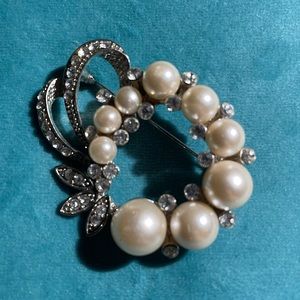 Vintage Pearl & Rhinestone Brooch